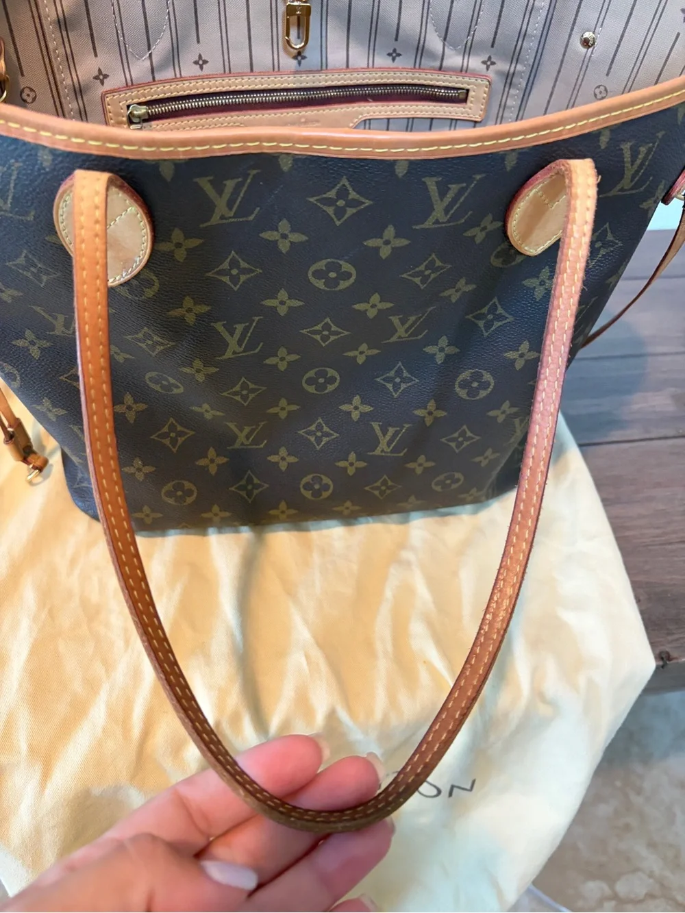 AUTHENTIC Louis Vuitton Monogram MM Neverfull